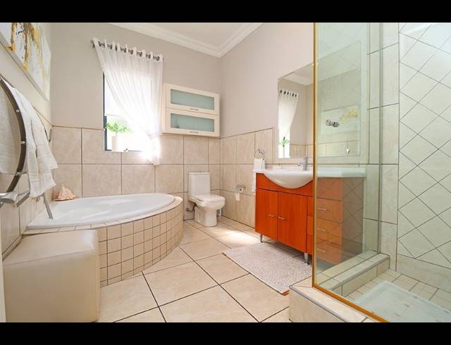 3 BEDROOM APARTMENT FOR SALE IN BEDFORDVIEW